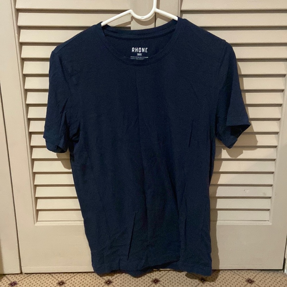 Rhone t shirt. Navy blue size M. New without tag.